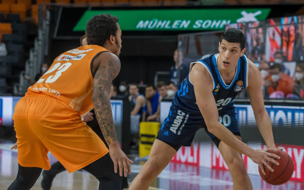 管理层对他 管理层对他